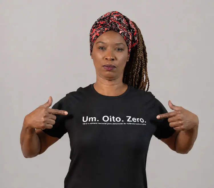 Um. Oito. Zero.